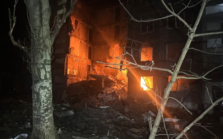 Росіяни обстріляли Селидове на Донеччині: поцілили у п'ятиповерхівку