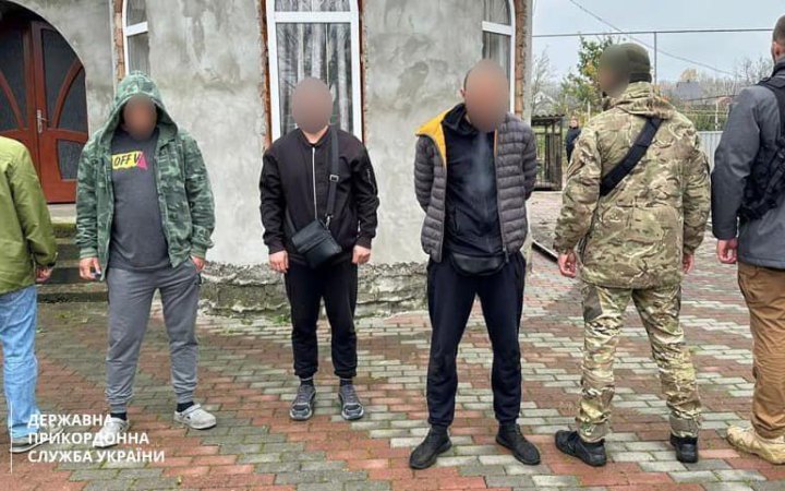 Мешканця Чернівецької області підозрюють у незаконному переправленні за кордон чоловіків