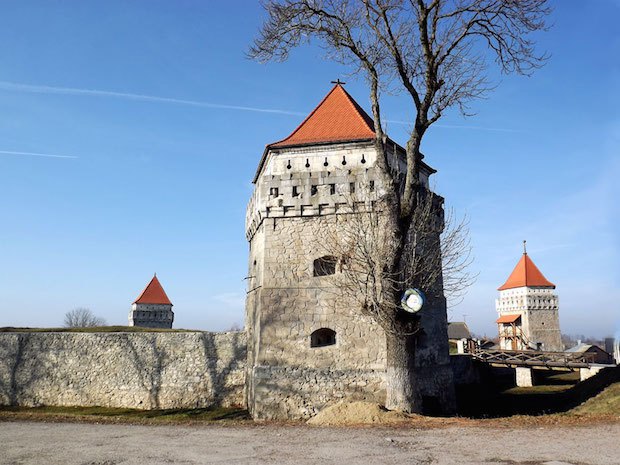 Замок-корабель у містечку Скалат на Тернопільщині