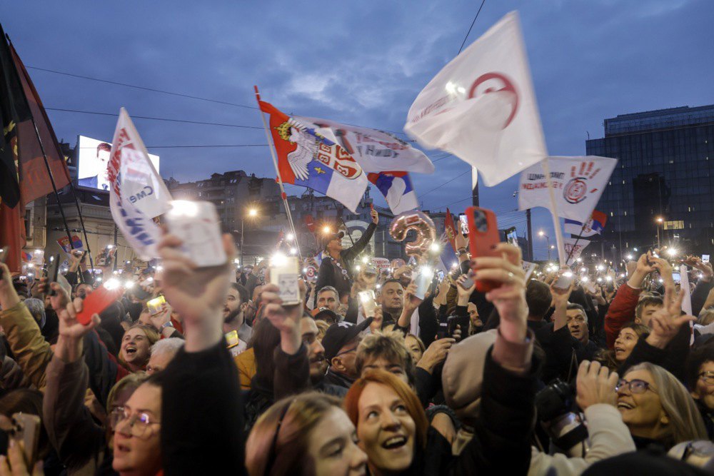 Учасники передвиборчого мітингу громадського руху «Студентський список» у Белграді, 22 жовтня 2026 року.