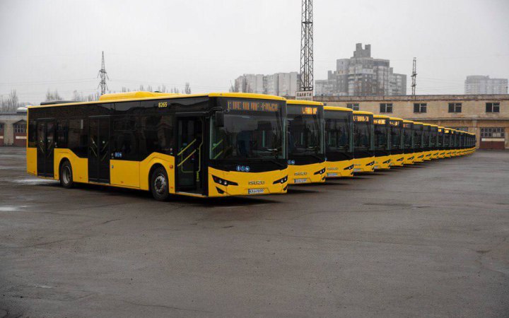 У Києві вийдуть на маршрути 85 сучасних автобусів та 8 трамваїв, частина вже працює - Кличко   