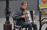 В Луцке у незрячего музыканта прямо на улице украли баян