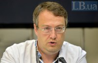 Геращенко призвал привести войска в полную боеготовность из-за учений РФ