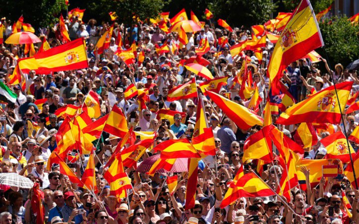 У Мадриді десятки тисяч людей вийшли на антиурядові мітинги