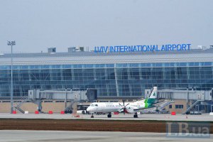 Украина ввела режим открытого неба для аэропорта "Львов"
