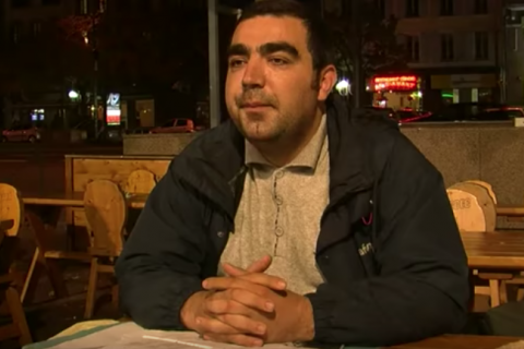 Азербайджанського журналіста, який утік, важко поранено у Франції