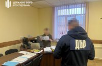 Відправили під варту посадовицю Вінницького ТЦК та її спільника, яких підозрюють у побитті чоловіка