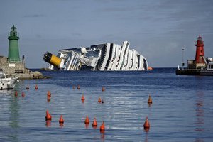 Члены экипажа затонувшего лайнера Costa Concordia получили тюремные сроки