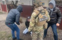 Правоохоронці викрили угруповання, яке вимагало гроші у прикордонників