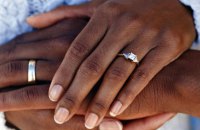 Конституційний суд ПАР дозволив чоловікам брати прізвище своїх дружин