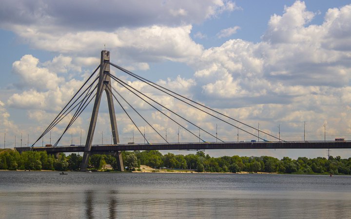 Від сьогодні частково обмежений рух на Північному мосту в Києві