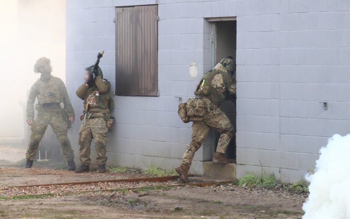 Військовослужбовці Сил оборони України продовжують проходити навчання у Британії