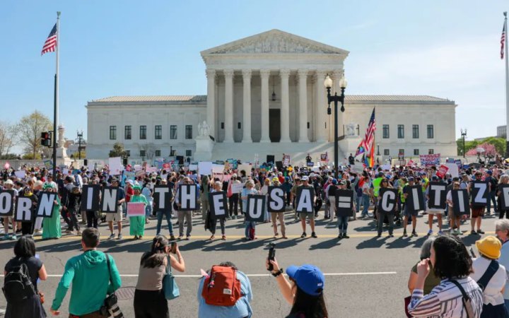 Трамп особисто свідчив у Верховному суді на захист указу про скасування громадянства за народженням