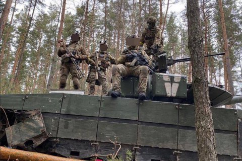 У Харківській області ЗСУ перейшли в контрнаступ на позиції ворога, росіяни кинули озброєння і втекли в бік кордону
