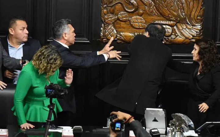 У Сенаті Мексики депутати побилися під час обговорення ймовірності військового втручання США