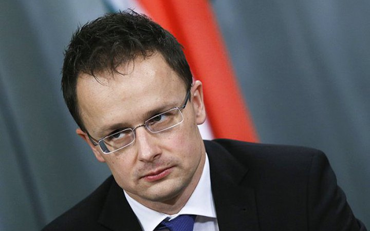 ​"Угорський народ не може платити за цю війну", – Сіярто про санкції ЄС проти російських нафти та газу