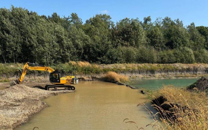 На Прикарпатті правоохоронці заявили про викриття нелегального кар’єру. Збитки довкіллю оцінили на майже 50 млн грн