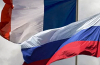 Франція та Росія “дзеркально” вислали дипломатів, – ЗМІ