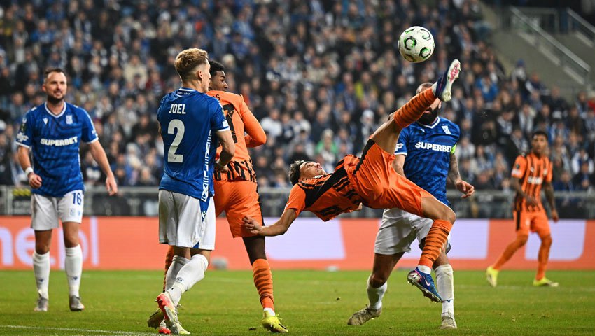 Ісаке Сілва б'є через себе