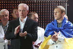 Янукович и Азаров подбодрили украинских олимпийцев