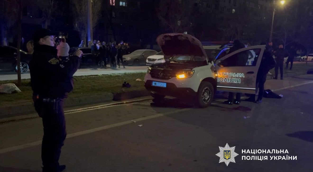 Пошкоджене під час перестрілки авто поліції