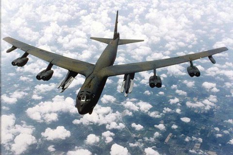 В ВСУ пообещали регулярные полеты американских бомбардировщиков близ Крыма