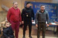 На Херсонщині з прифронтового Берислава вдалося евакуювати батька з чотирирічним сином.