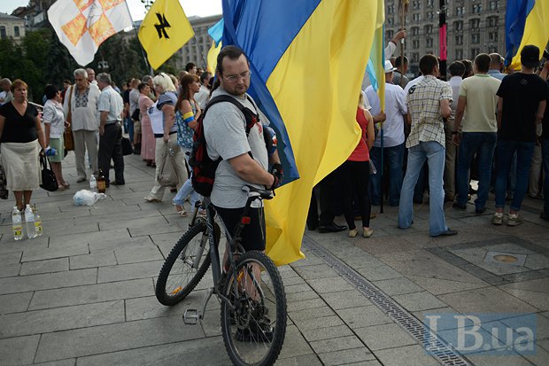 Желтый флаг Патриота Украины 