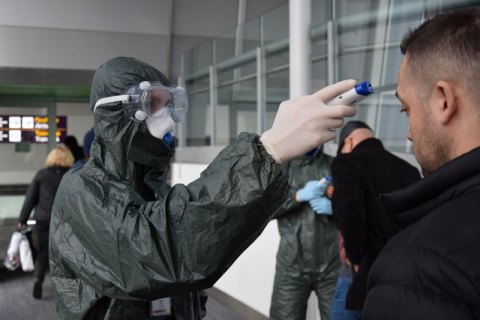 Пасажирка евакуаційного літака з підозрою на COVID-19 намагалася покинути "Бориспіль" без госпіталізації