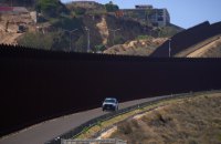 Адміністрація Байдена планує розширити прикордонну стіну з Мексикою