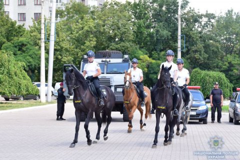 В Мариуполе появилась туристическая полиция на мотоциклах, велосипедах и лошадях