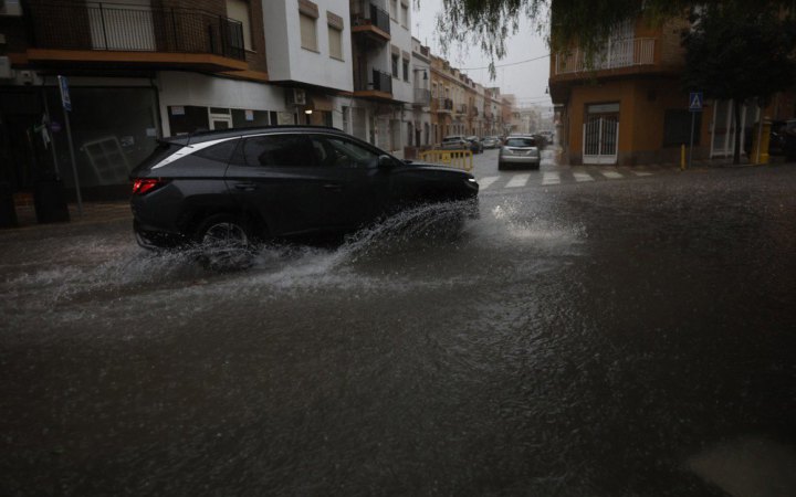 Унаслідок повеней на півдні Іспанії загинула людина, двоє зникли безвісти 