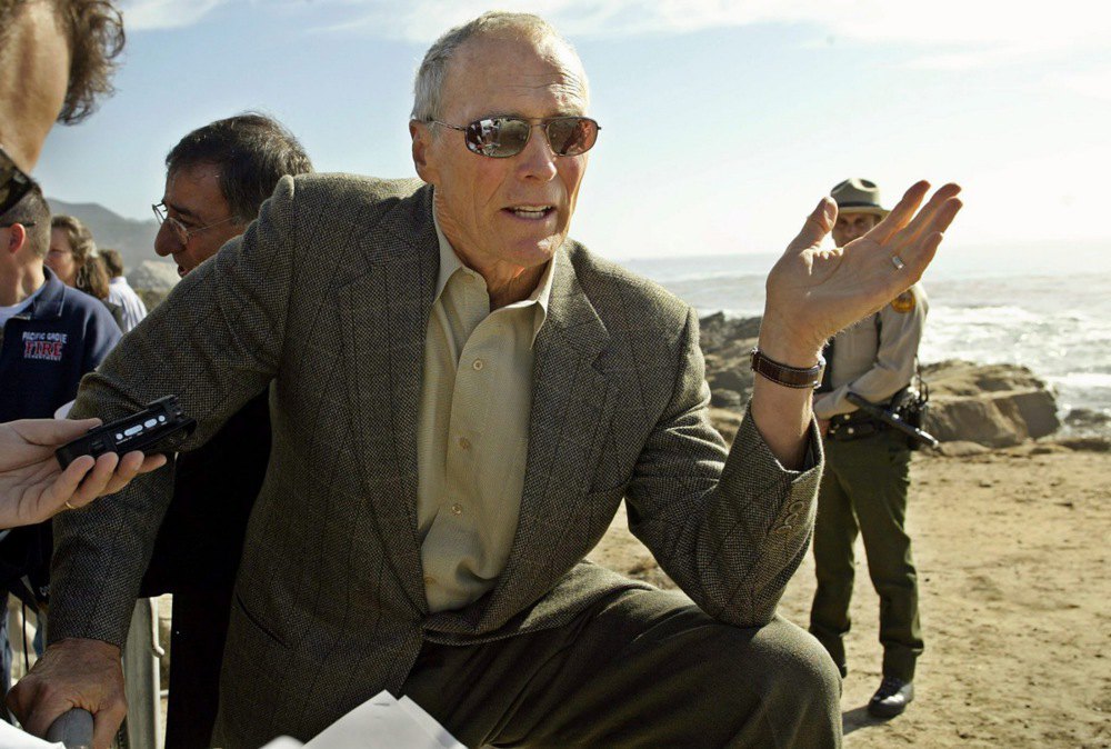 Клінт Іствуд під час зустрічі з медіа в парку Пойнт Лобос, штат Каліфорнія, 18 жовтня 2004 року.