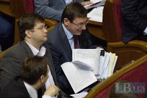 Депутатам и Кабмину в 2015 году ограничили зарплату (исправлено)