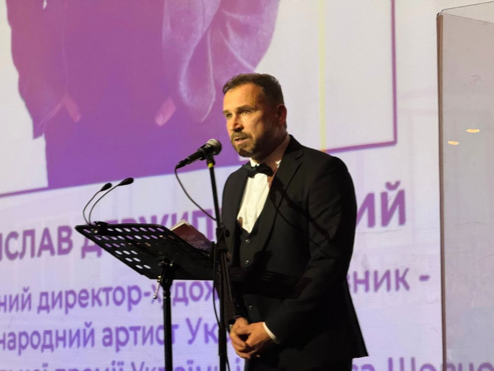 Генеральний директор, художній керівник Івано-Франківського національного академічного драматичного театру імені Івана Франка Ростислав Держипільський під час урочистого вечора театру