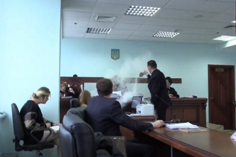 Киевлянина, который обсыпал судью мукой, приговорили к общественным работам