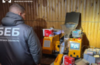 На Київщині ліквідували підпільний цех із виготовлення сигарет під виглядом відомих брендів