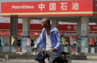 Влада Китаю знижує вартість бензину і дизельного палива