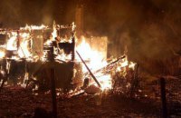 На Киевщине сгорел деревянный дом, погиб человек