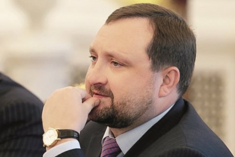 Печерский суд оставил под арестом банковские счета Арбузова