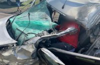 В Днепре в результате столкновения легкового автомобиля и грузовика погиб мужчина