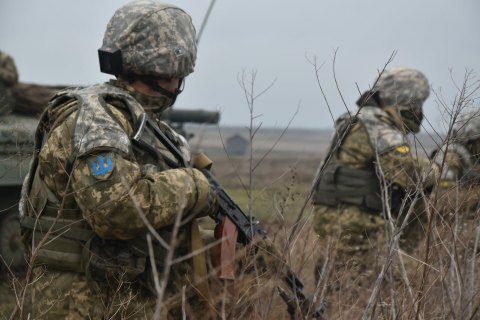 Враг обстрелял украинские позиции у Песков, Луганского и Водяного 