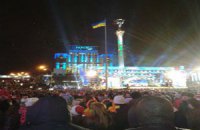 На Монументе Независимости в новогоднюю ночь лазером спроектировали "Юлі - волю!"