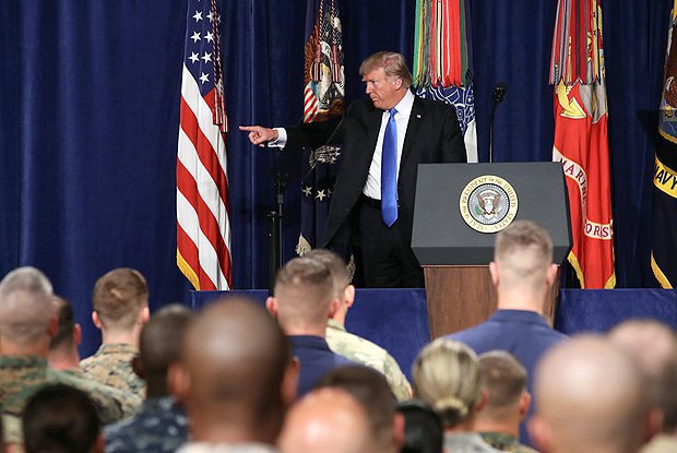 Трамп во время встречи с военными на базе в Арлингтоне, 21 августа 2017.