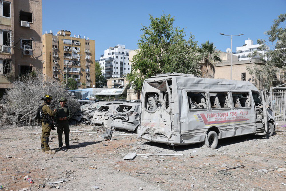 Наслідки іранського ракетного удару в житловому районі Холона, Ізраїль, 19 червня 2025 р.