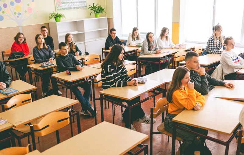 Старшокласники Чернігівської школи № 12.