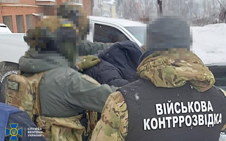 СБУ та Нацполіція затримали 16 осіб за підозрою в організації схем для ухилянтів