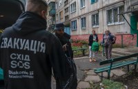 На Харківщині поліцейські евакуювали з-під завалів поранену жінку