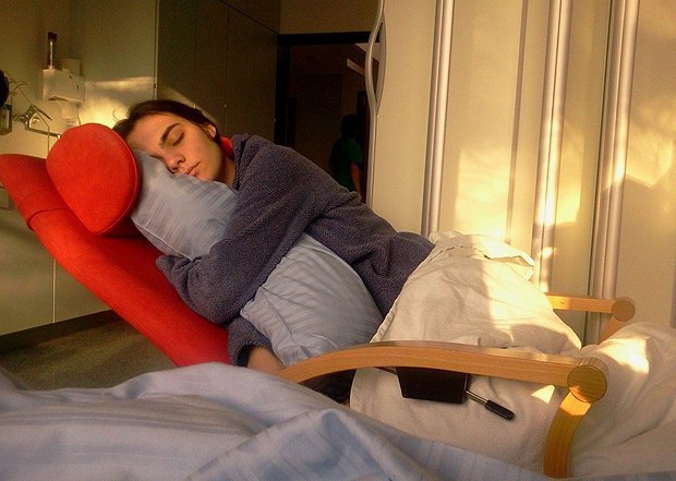 Марія спить в палаті лікарні