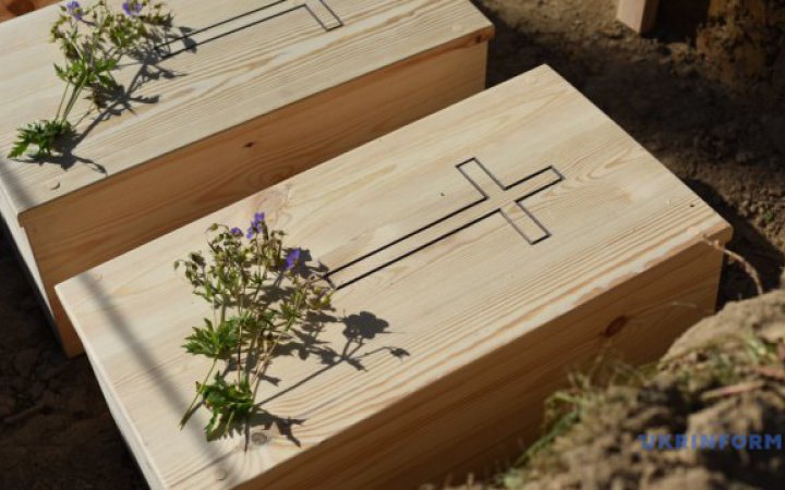 На Тернопільщині розпочали перепоховання останків, віднайдених під час пошукових робіт у Пужниках